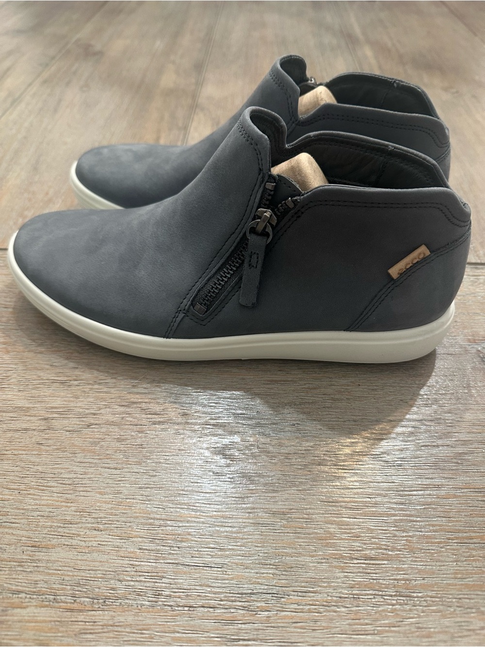 ECCO Women’s Soft 7 Side Zip Low Cut Bootie | Size 39 (8-8.5)
